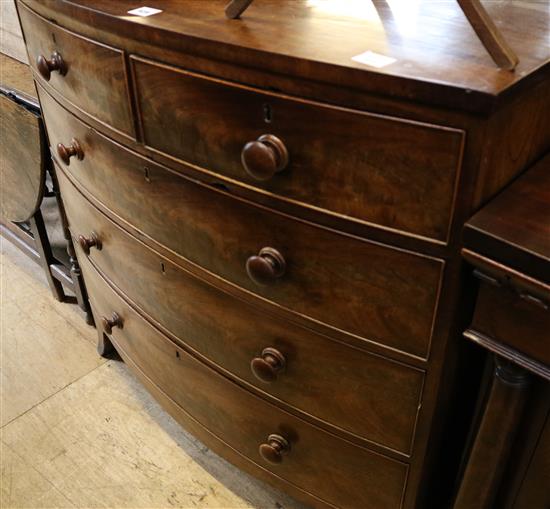 Early 19th century mahogany bowfront chest of drawers